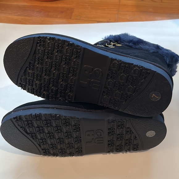 Lamo blue suede boots Size 7 M New never worn - Picture 5 of 8